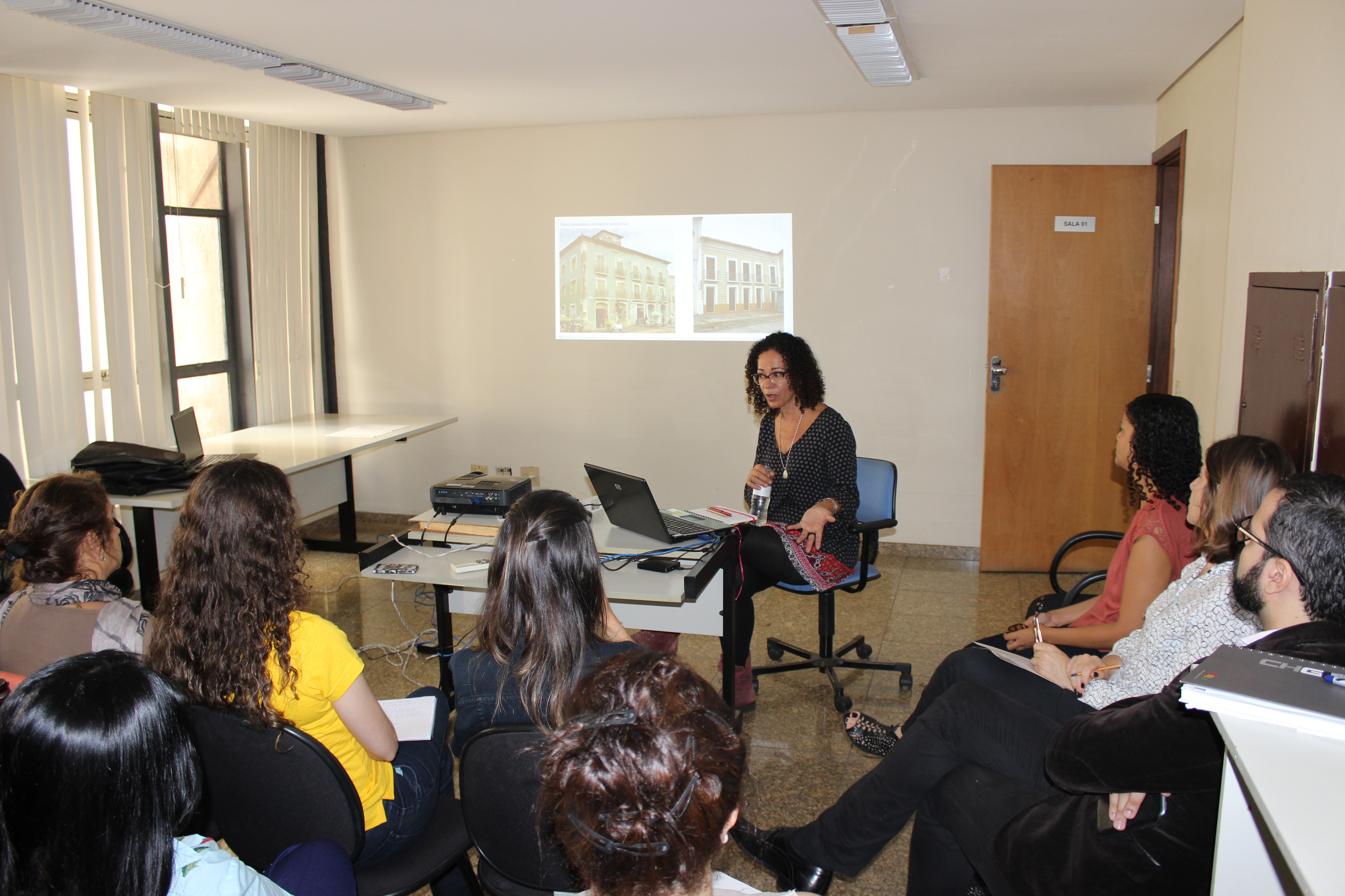 Professora Eliana Mello em curso no Iepha-MG sobre Patrimônio Azulejar